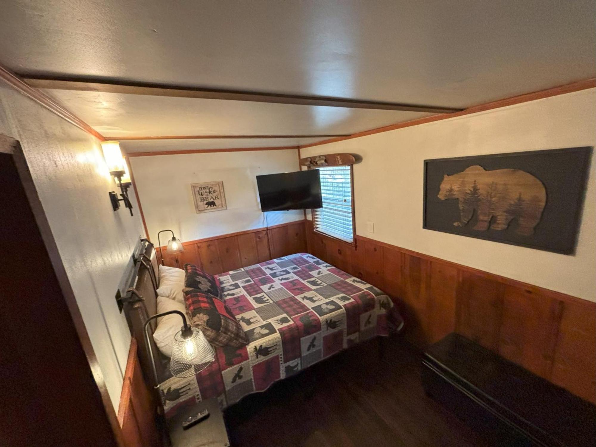 Snow Bunny Lodge - Perfect Big Bear Getaway! Deck With A New Hot Tub And Charcoal Barbecue! Big Bear Lake Exterior foto