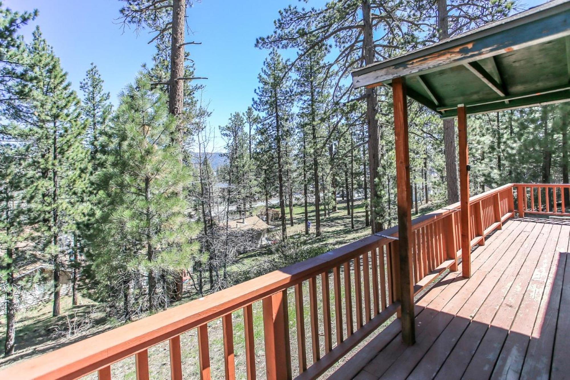 Snow Bunny Lodge - Perfect Big Bear Getaway! Deck With A New Hot Tub And Charcoal Barbecue! Big Bear Lake Exterior foto