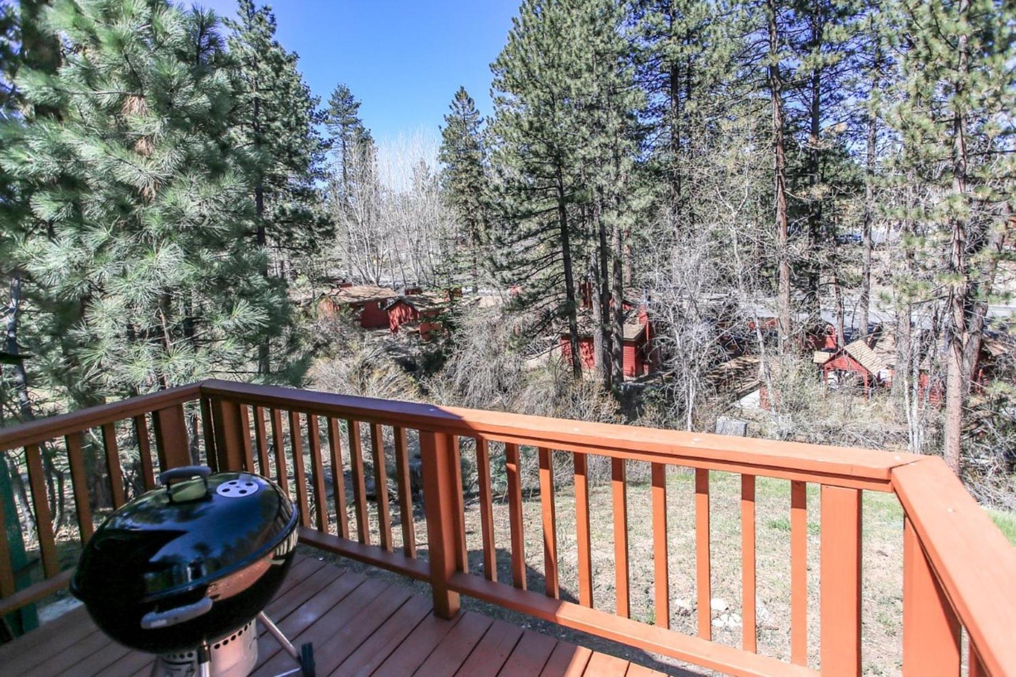 Snow Bunny Lodge - Perfect Big Bear Getaway! Deck With A New Hot Tub And Charcoal Barbecue! Big Bear Lake Exterior foto